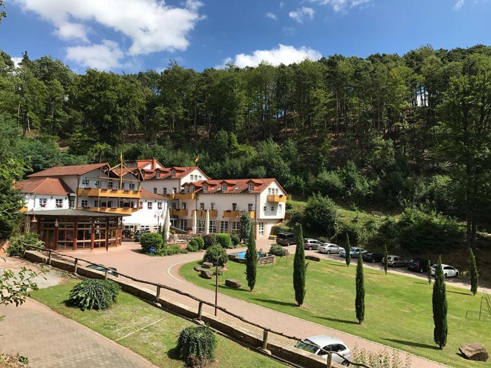 Schlosshotel Landstuhl Exterior foto